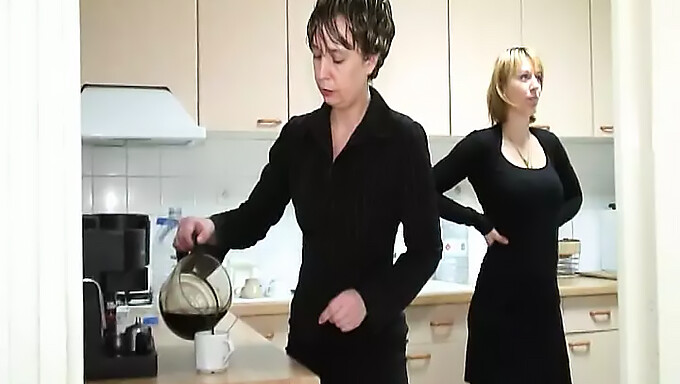 Vintage Lesbičky Si Užívají Strapon A Hračku