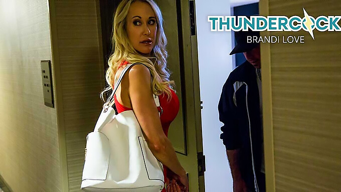 As Habilidades Orais Da Milf Brandi Love Em Plena Exibição Neste Vídeo