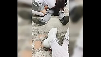 Tres Estudiantes Universitarias Participan En Un Trío: Amigas Latinas Se Filman Teniendo Sexo Con Un Chico