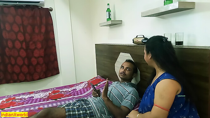 Marido Cornudo Mira Mientras Su Esposa India Recibe Una Corrida Anal Y Facial