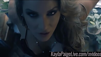 La Sessione Da Sola Di Kayla Paige Con Giocattoli E Masturbazione Orgasmica